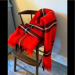 Vintage vibrant Red & Black Throw Blanket 🖤❤️